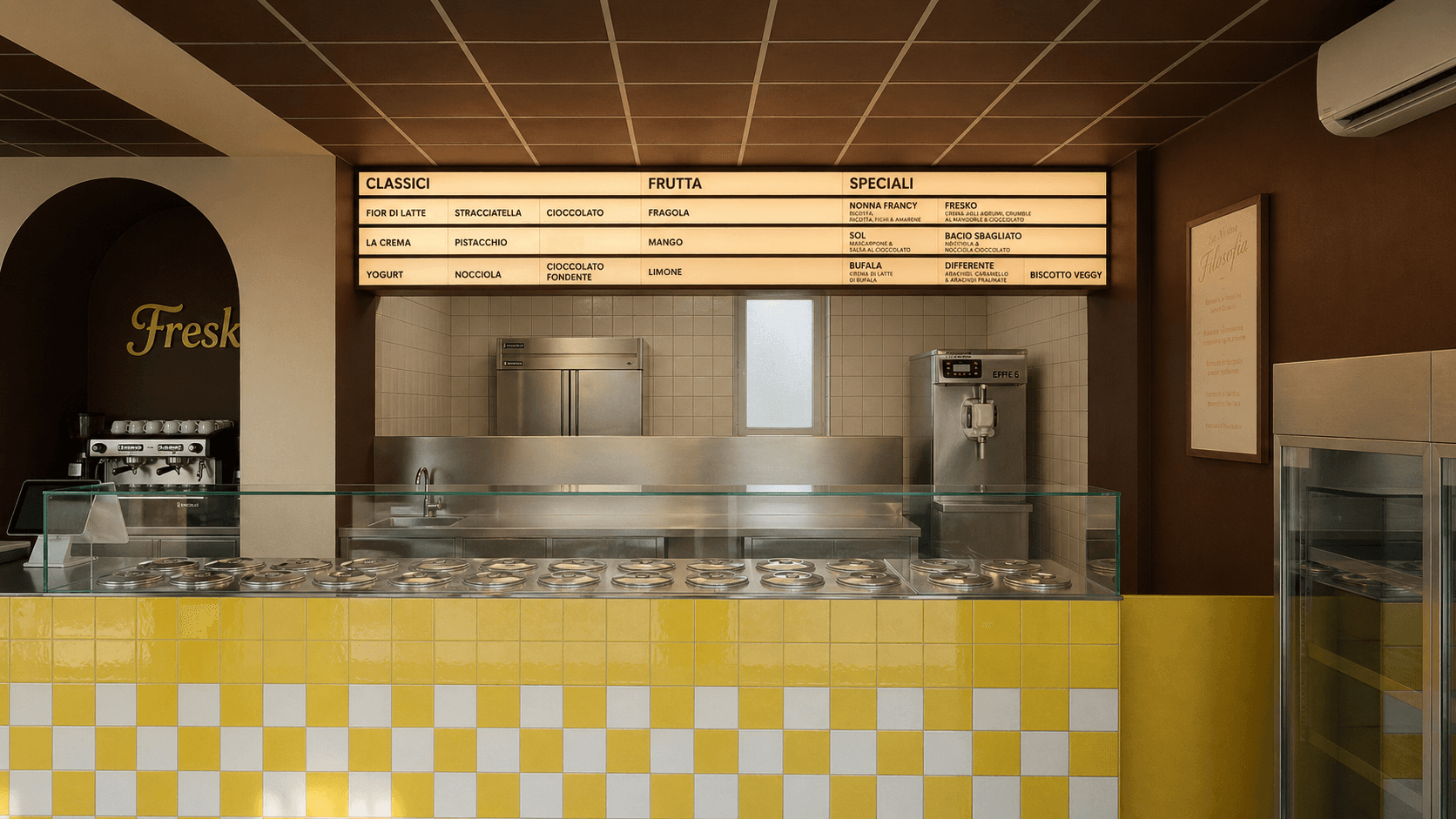 Interno della gelateria Fresko